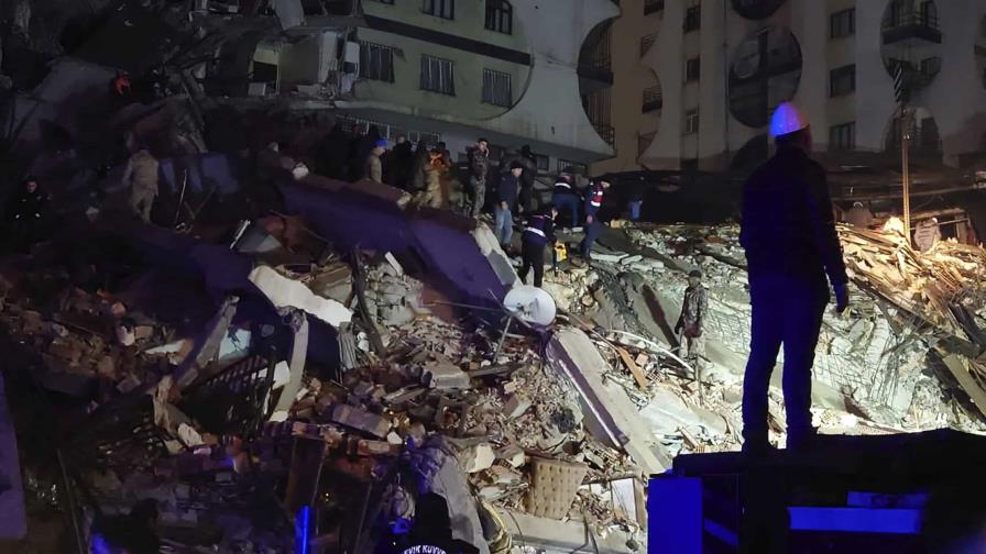 Más de 2,700 muertos en Turquía y Siria por los devastadores terremotos