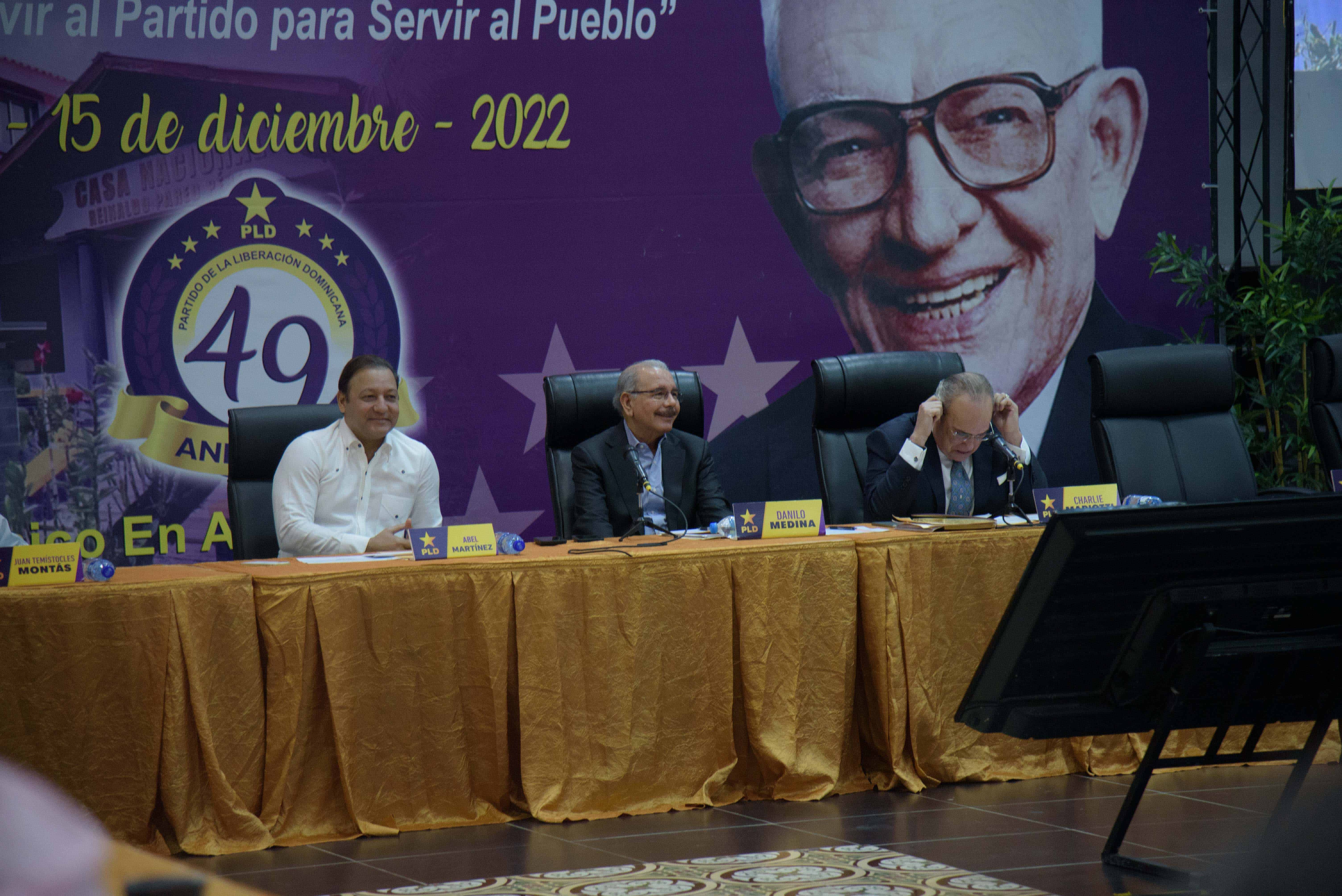 Abel Martínez, Charlie Mariotti y Danilo Medina durante la reunión de este lunes Comité Político del PLD. 