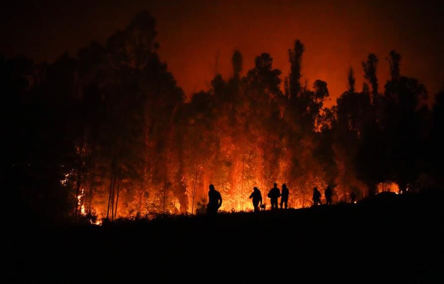 Chile recibe ayuda internacional para combatir incendios que dejan 26 muertos