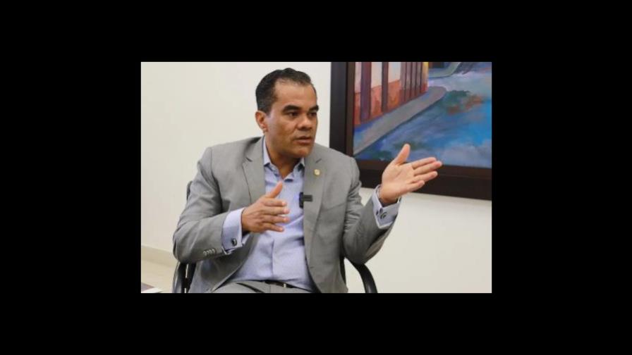 Tras apresamientos de exfuncionarios, diputado PRM dice allanamientos de noche “solo es morbo, circo y película” Tras apresamientos de exfuncionarios, diputado PRM dice allanamientos de noche “solo es morbo, circo y película”