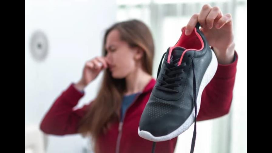 Como eliminar el mal olor de los zapatos