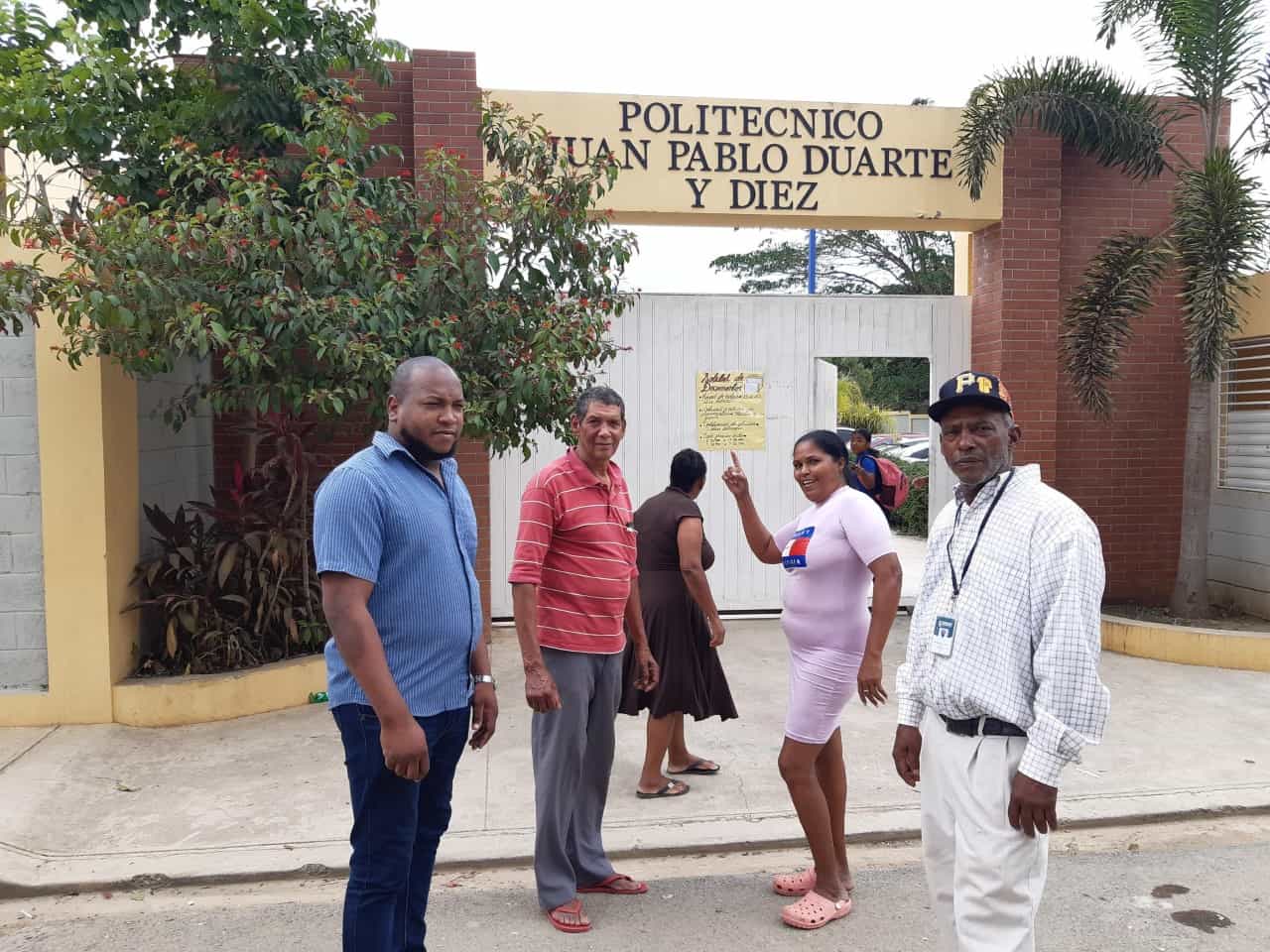 Padres de alumnos del politécnico.