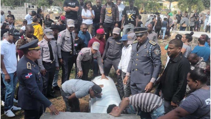 Investigan dos personas por muerte a tiros de policía que intentó frustrar robo en Valverde Investigan dos personas por muerte a tiros de policía que intentó frustrar robo en Valverde
