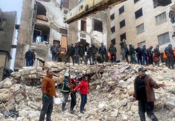 Más de 7,200 muertos por los terremotos, de ellos más de 5,400 en Turquía