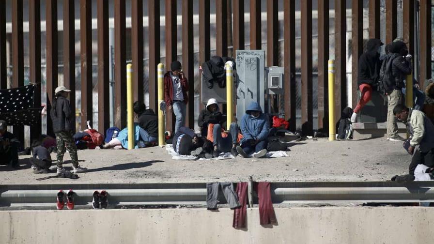 Asesinan a pedradas a dos migrantes cuando intentaban cruzar muro de Tijuana hacia EEUU