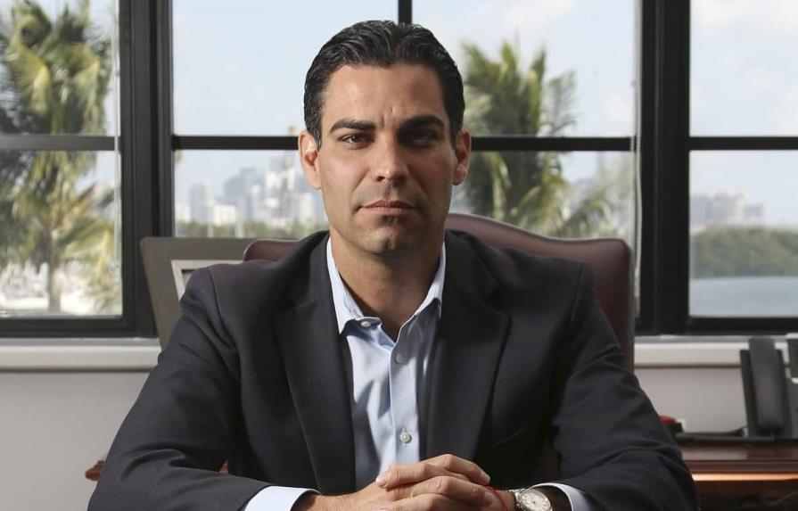 El alcalde de Miami considera competir por la candidatura republicana