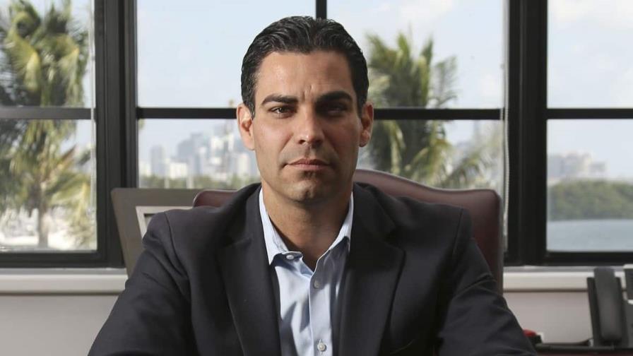 El alcalde de Miami considera competir por la candidatura republicana