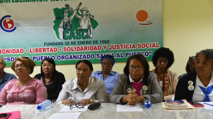 Conasalud exige Gobierno duplique salarios y pensiones a empleados de la salud