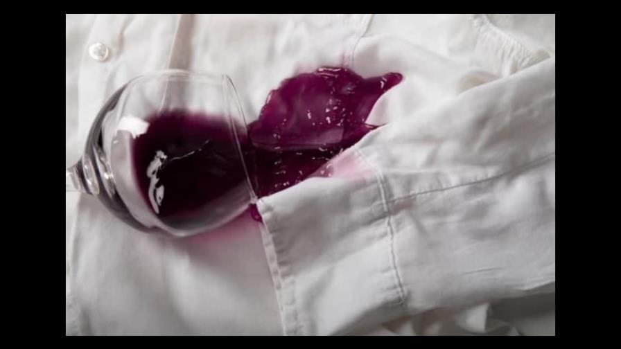 Cómo eliminar las manchas de vino de la ropa Cómo eliminar las manchas de vino de la ropa