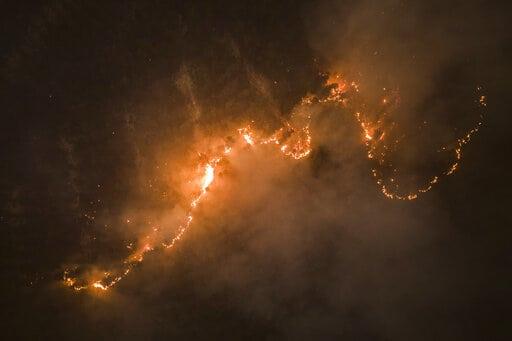 Chile continúa esfuerzos para sofocar incendios forestales