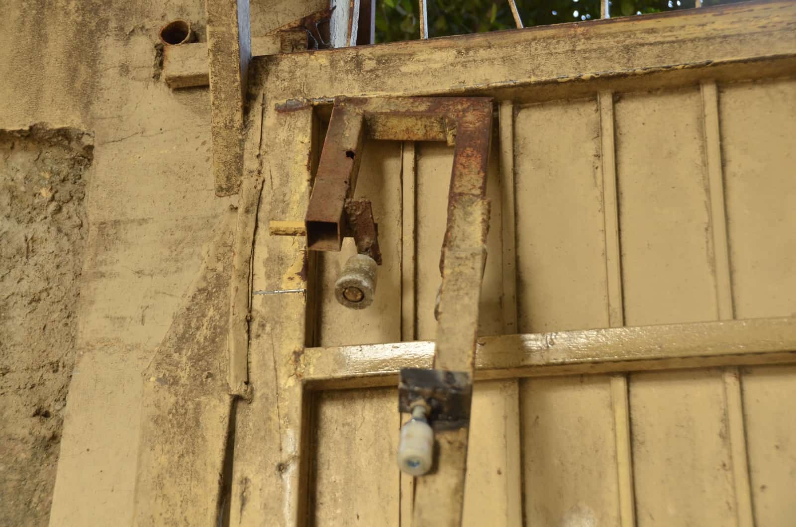 Puerta que hirio a los estudiantes en Santiago<br>