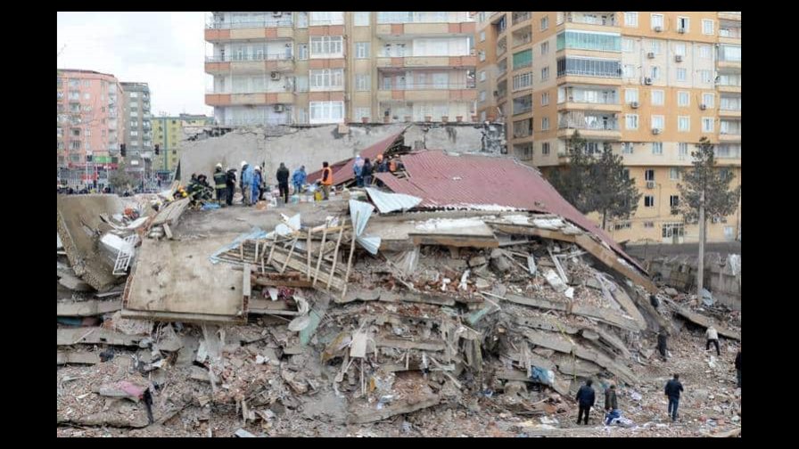 Erdogan declara siete días de luto tras terremoto en Turquía