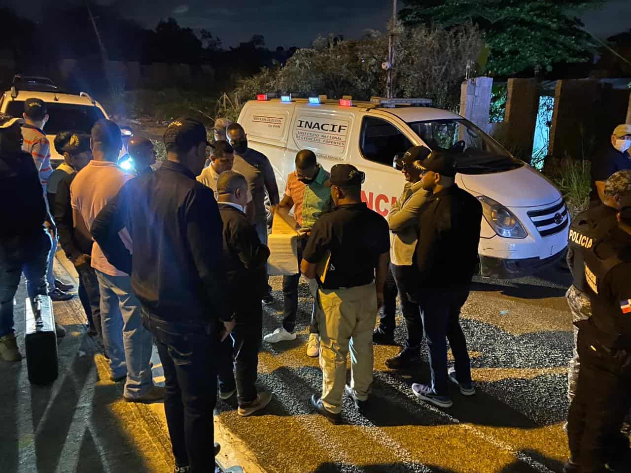 Personal de Inacif y de otros organismos del Estado participan en el levantamiento de dos cadáveres en La Unión, de Los Alcarrrizos.