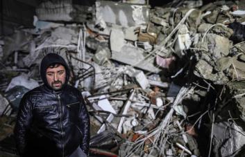 Casi 5,000 muertos en Turquía y Siria tras devastadores terremotos