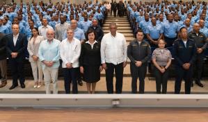 Gradúan 500 policías auxiliares para escuelas públicas de República Dominicana