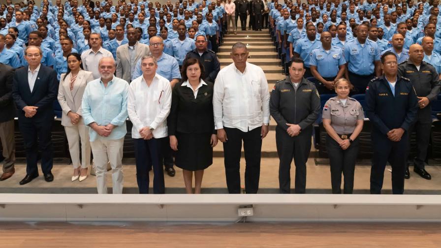 Gradúan 500 policías auxiliares para escuelas públicas de República Dominicana Gradúan 500 policías auxiliares para escuelas públicas de República Dominicana