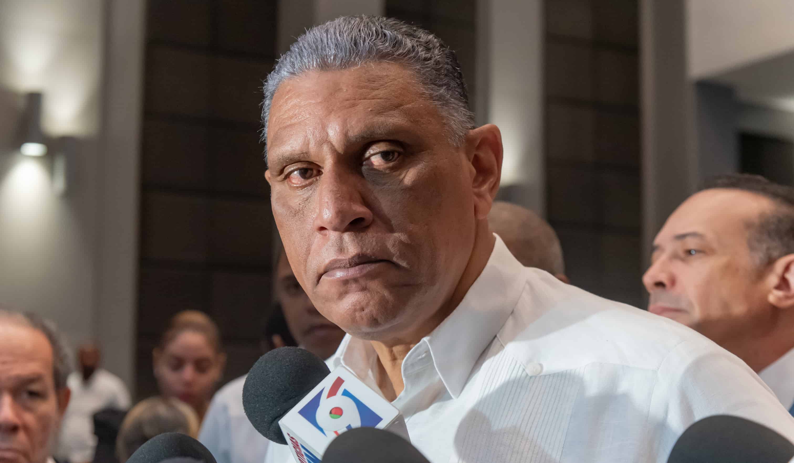 <br>El ministro de Interior y Policía, Jesús (Chu) Vásquez, llamó este viernes a José Antonio Figuereo Bautista, alias Kiko la Quema, a que se entregue a las autoridades, ya que están en su búsqueda.<br><br>