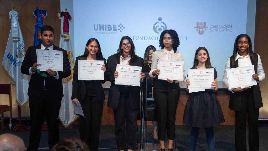 La Fundación Farach y el Colegio Loyola Santo Domingo celebran la segunda edición intercolegial de los Premios a la Oratoria Alejandro Farach Cruz