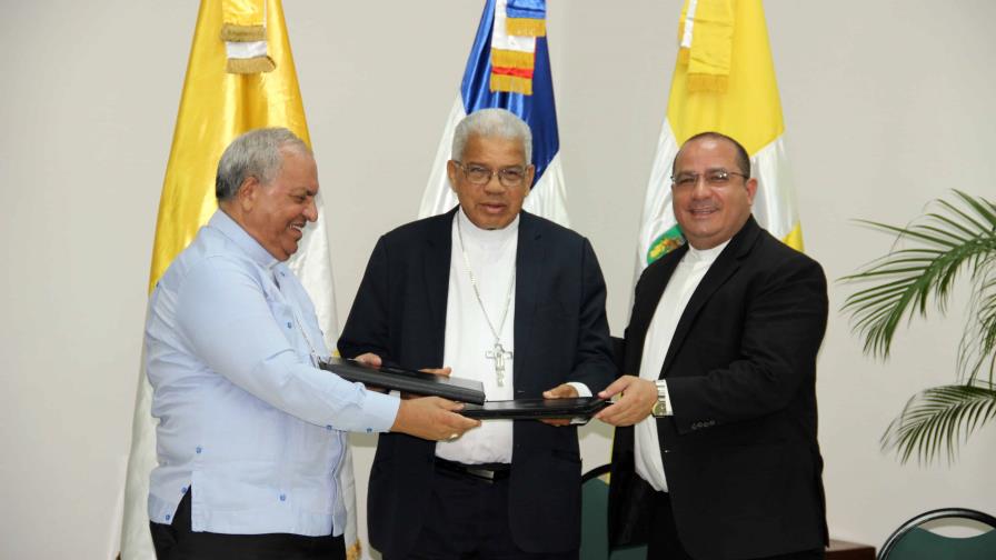 La Universidad Católica Santo Domingo y Multimedios Vida firman convenio de colaboración