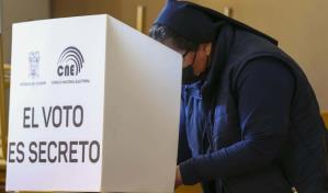 Gobierno de Ecuador pide revisar escrutinio de referendo sobre extradición