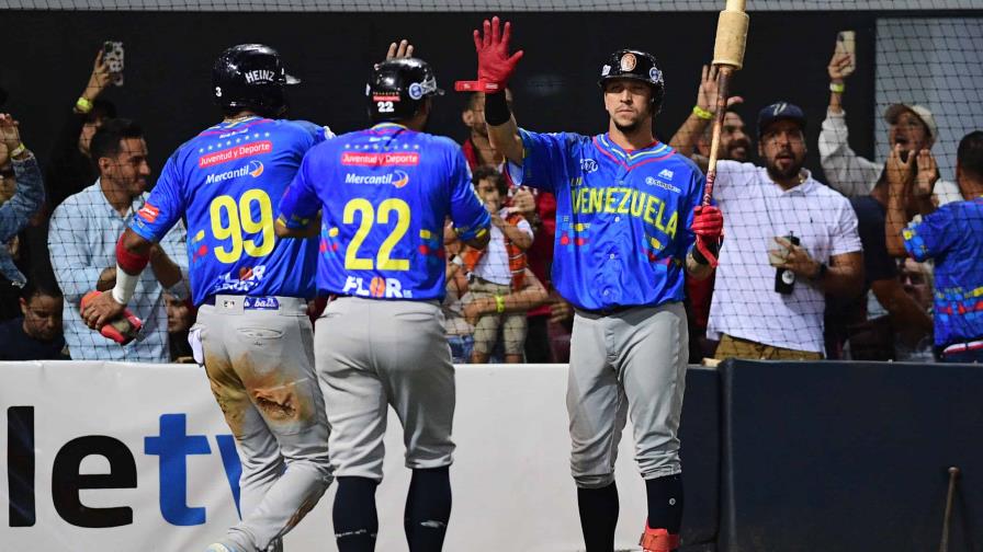 Los Leones de Caracas vienen de atrás para vencer a Curazao