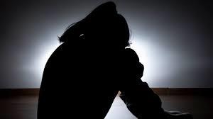 Ni&ntilde;a narra a su madre como fue abusada por su padre en Azua 