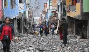 Presidenta de Per&uacute; visita regi&oacute;n golpeada por deslaves