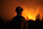 Bomberos redoblan la lucha contra los incendios en Chile