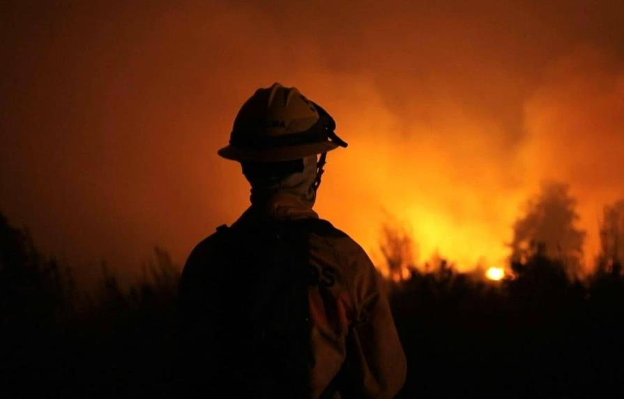 Los incendios en Chile cumplen una semana sin control pese al combate incesante