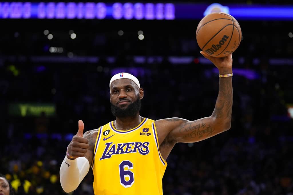 NBA  LeBron James se hace inalcanzable