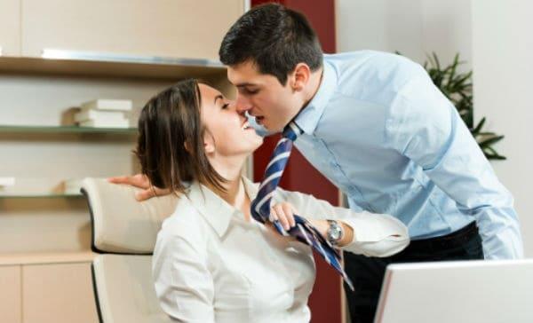 ¿Cómo llevar las relaciones de pareja en el trabajo?