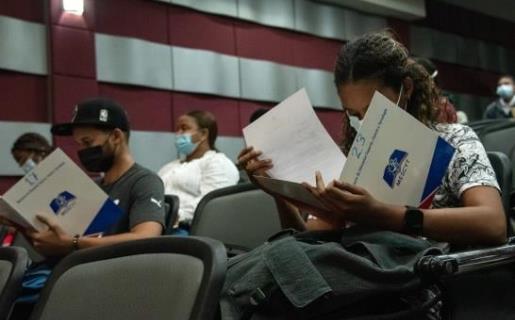 Otorgarían préstamos para estudios universitarios con fondos de pensiones y del Estado Otorgarían préstamos para estudios universitarios con fondos de pensiones y del Estado