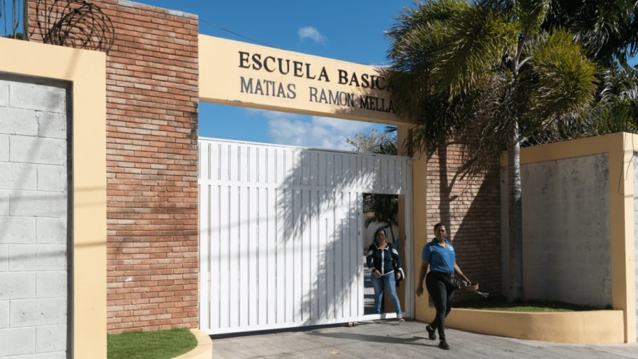 Abinader declara de emergencia compras y contrataciones para reparar escuelas afectadas por temblor