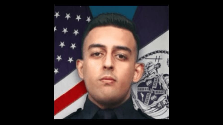 Velan los restos del policía de NY que recibió un disparo en la cabeza durante un intento de robo