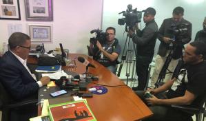 Obras Publicas investigar&aacute; denuncia de hombre que subi&oacute; a torre del Estadio Quisqueya para lanzarse