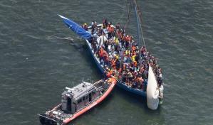 Un velero con un centenar de migrantes burla la vigilancia y llega a Florida
