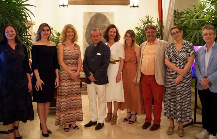 DGCINE y embajador de Francia realizan encuentro con productores del programa “DEENTAL in the Caribbean”