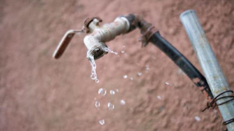 Uruguay prohíbe utilizar agua para fines no prioritarios por la sequía Uruguay prohíbe utilizar agua para fines no prioritarios por la sequía