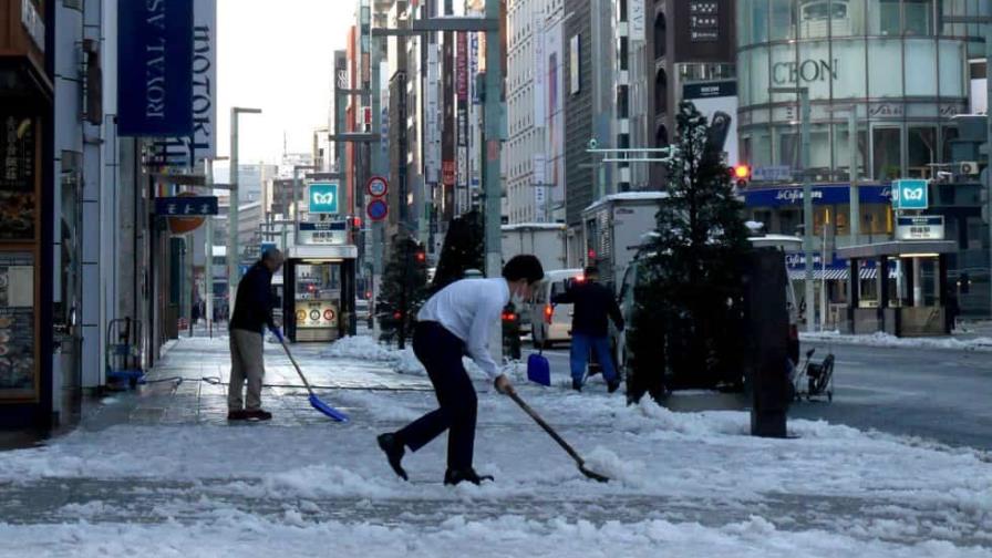 Emiten alerta para Tokio por fuertes nevadas