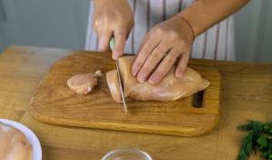Cuidados básicos a la hora de manipular carne de pollo