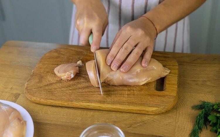 Cuidados básicos a la hora de manipular carne de pollo