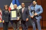 Dominicanos entregan reconocimiento oficial del Congreso EE.UU. al doctor Anthony Fauci