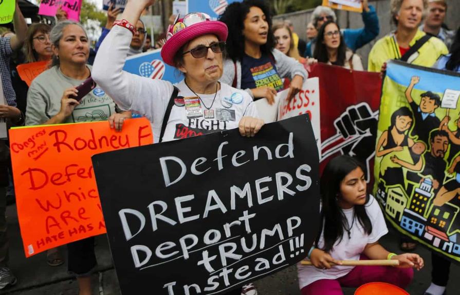 Presentan proyecto de ley para dar residencia en EE.UU. a los dreamers