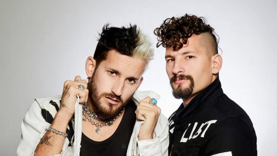 Los cantantes Mau y Ricky retratan una Miami alocada en su nuevo sencillo