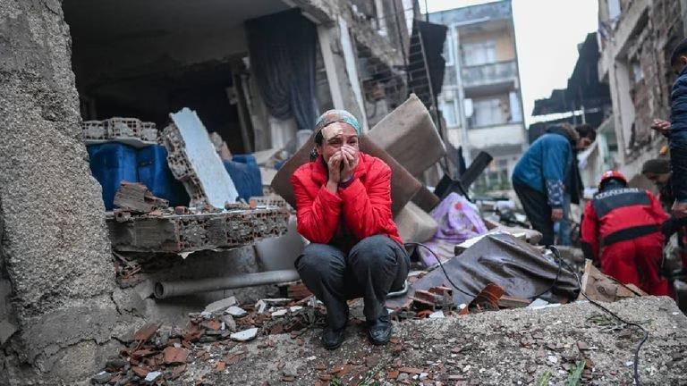 Ascienden a más de 23,600 los muertos por los terremotos, más de 20,000 de ellos solo en Turquía