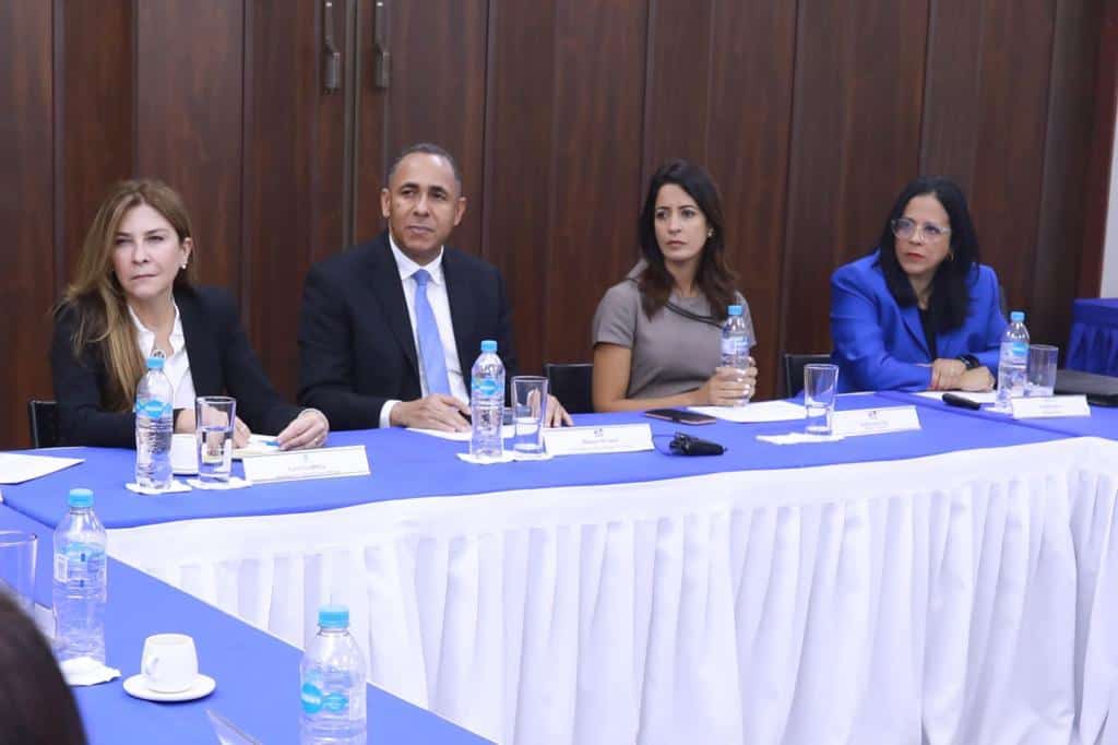 Parte de los participantes en el encuentro.
