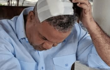 Héctor Acosta golpeado en la cabeza cuando iba a entrar en la yipeta del presidente Abinader