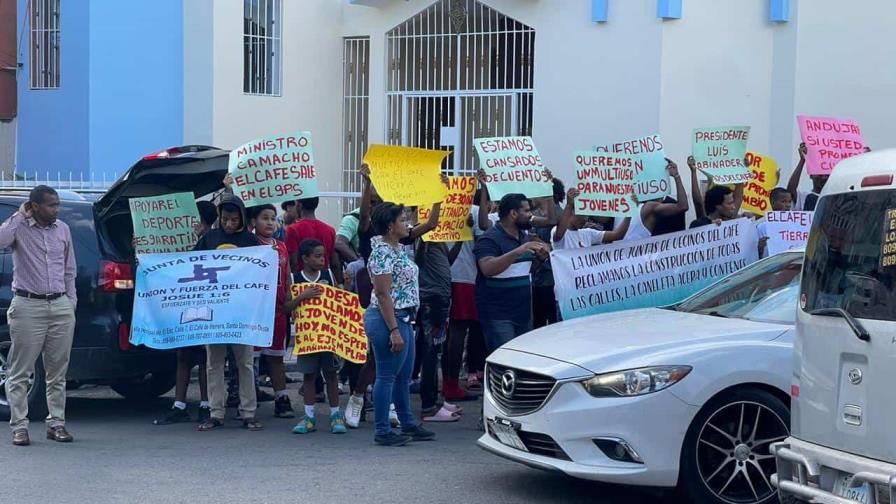 En El Café de Herrera protestan por falta de instalaciones deportivas