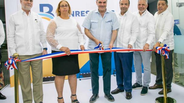 Luis Abinader y Samuel Pereyra inauguran nueva sucursal del BanReservas