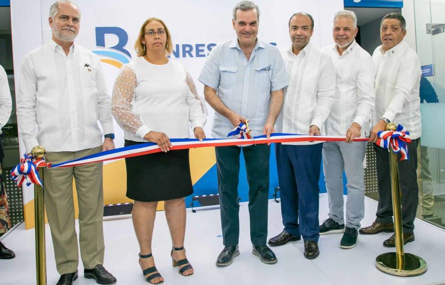 Luis Abinader y Samuel Pereyra inauguran nueva sucursal del BanReservas